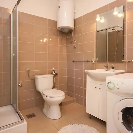Appartement In With House Sea View Raslina