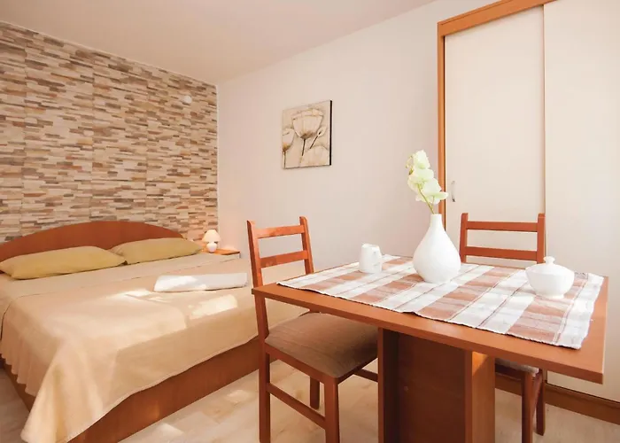 アパート Lxvii *