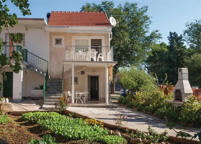 アパート Lxvii *